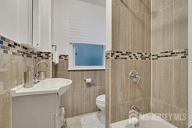 Building Photo - 110 N 17th St