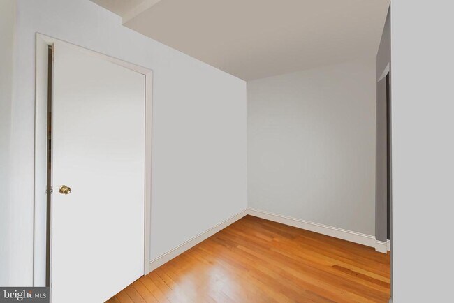 Building Photo - 400 N 32nd St