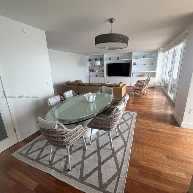 Building Photo - 881 Ocean Dr