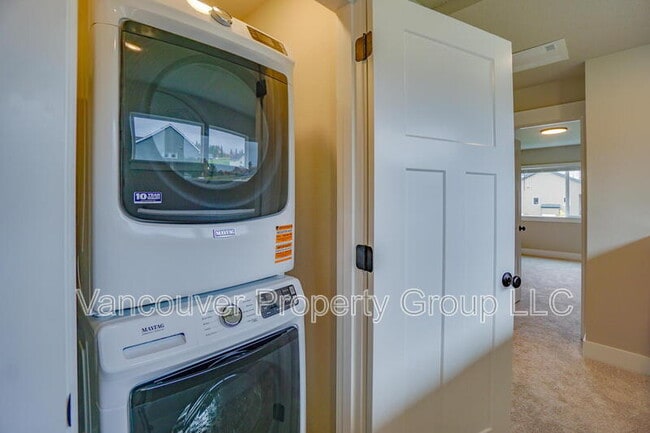 Building Photo - 2217 E Juniper Cir