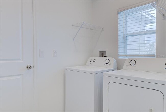 Building Photo - 1492 Cumberland Ave