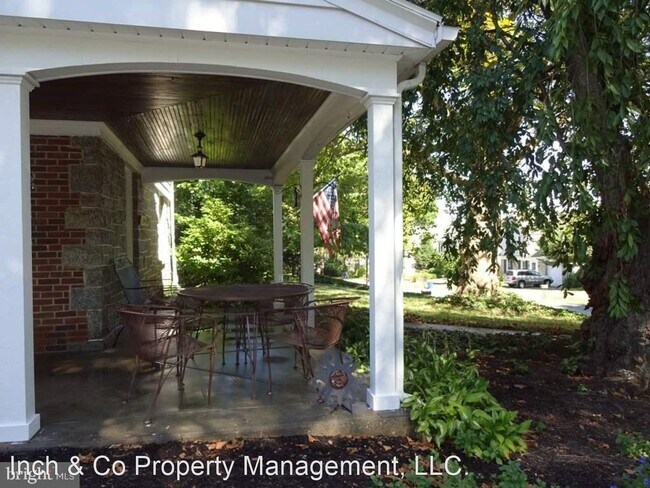 Building Photo - 3 br, 1.5 bath House - 1524 Clover Lane