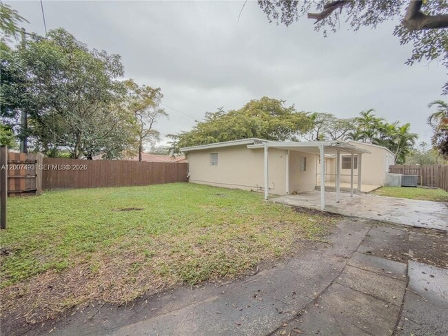 Building Photo - 410 Pinecrest Dr