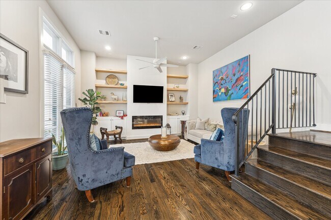 Building Photo - 5644 Darling St