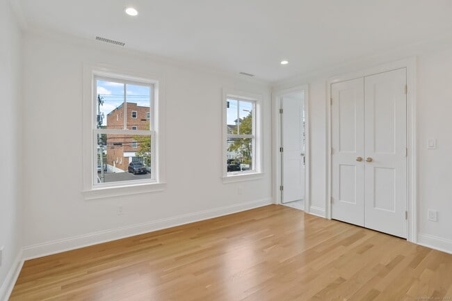 Building Photo - 134 Rowayton Ave