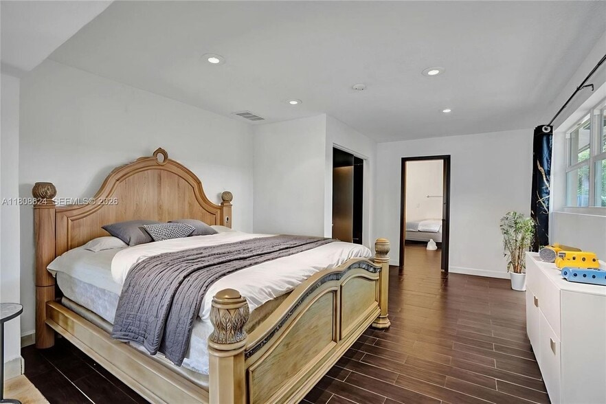 Building Photo - 3100 NE 56th Ct