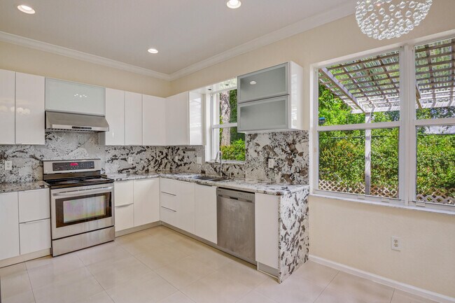 Building Photo - 10208 White Water Lily Way