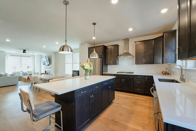 Building Photo - 813 Sawback Sq NE