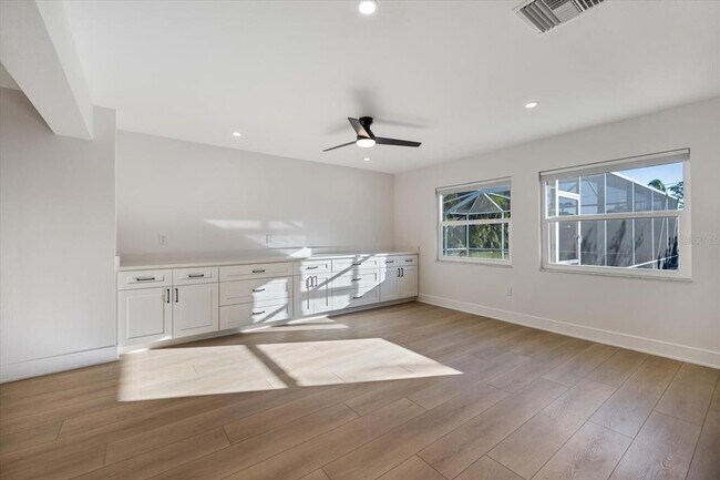 Building Photo - 470 Leger Dr