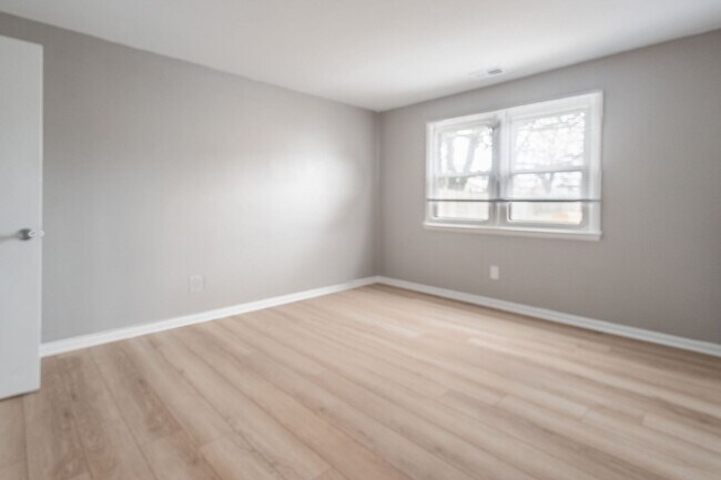 Building Photo - 1 bedroom | 1 bath - NEW RENOVATION Magnol...