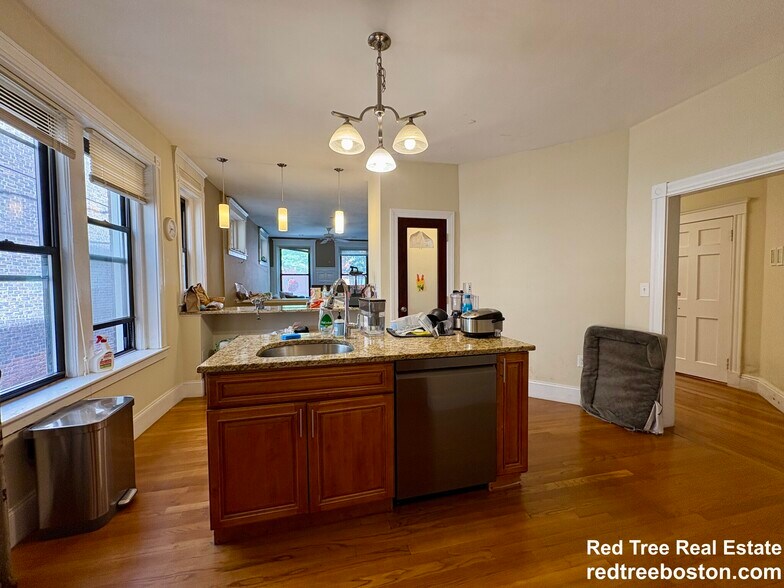 Building Photo - 11 Babcock St