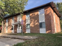 Building Photo - 2 br, 1 bath 4plex - 3526 Midwest Dr C