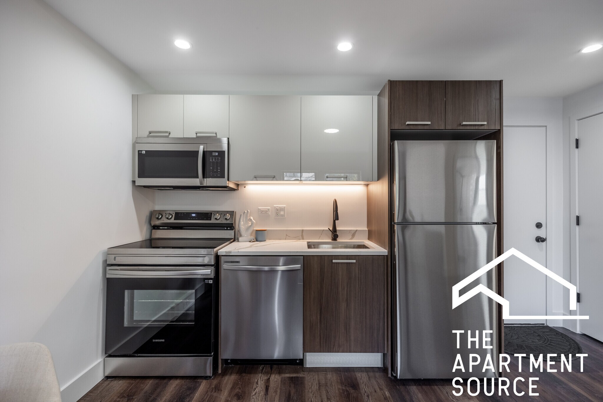 Building Photo - 1555 W Hollywood Ave