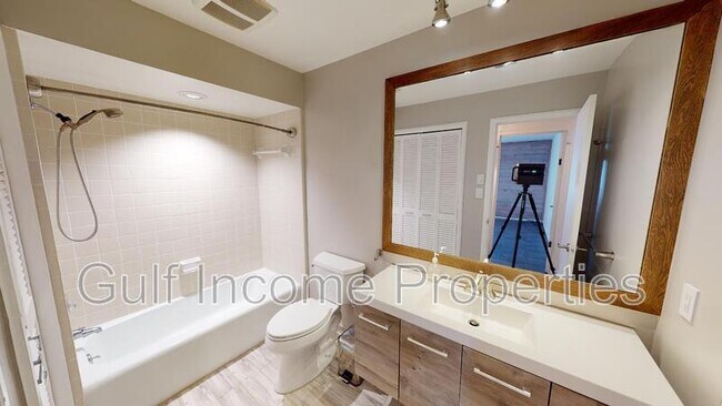 Building Photo - 2360 Riverwood Pines Dr