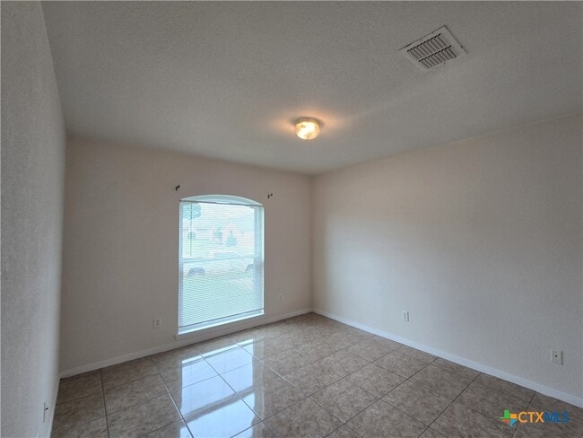 Building Photo - 5705 Mandalay Dr