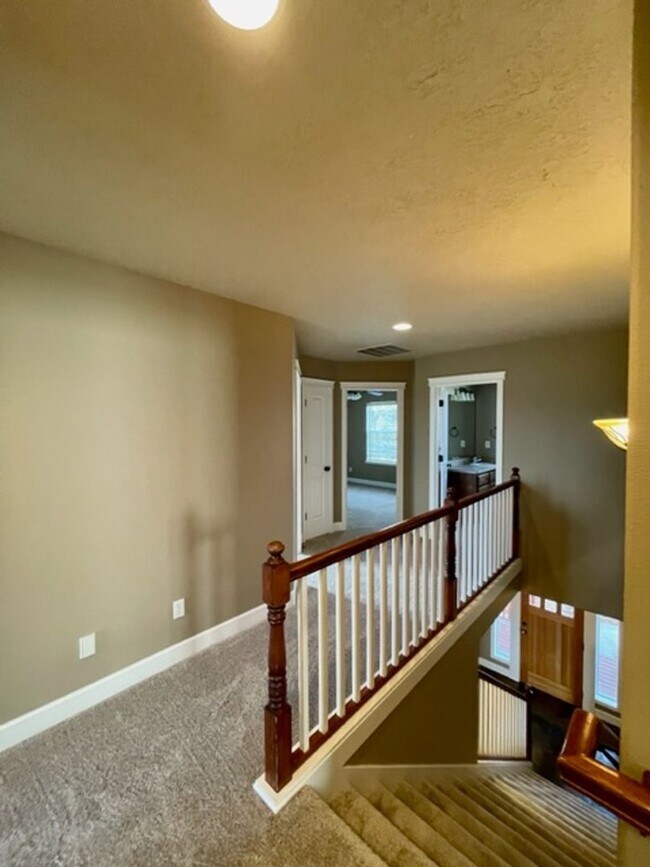 Building Photo - Gorgeous 3 bedroom spacious home in NE Ben...
