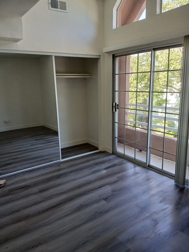 Building Photo - 11205 Peach Grove St