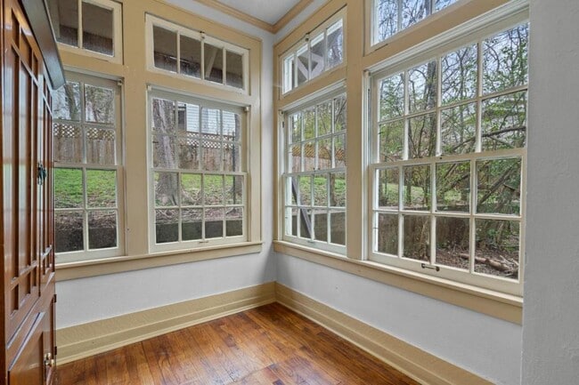 Building Photo - 113 Dell St