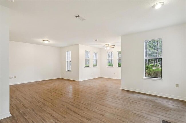 Building Photo - 304 Teal Ct