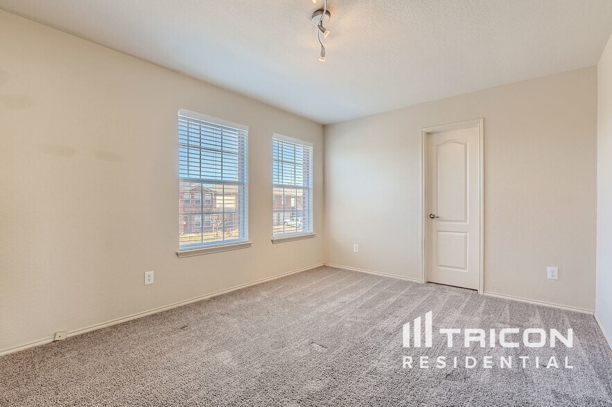 Building Photo - 7156 Little Mohican Dr