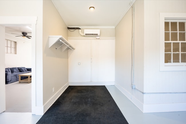 Building Photo - 9 S Main St