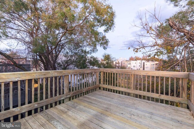 Building Photo - 1931 N Uber St