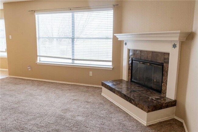 Building Photo - 1608 Diana Dr