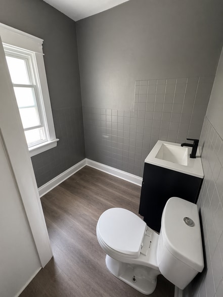 Building Photo - 2814 E 118th St