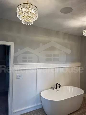 Building Photo - 4705 NE Freehold Dr