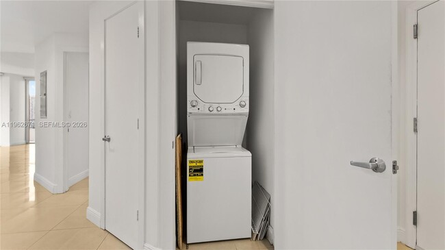 Building Photo - 1050 Brickell Ave