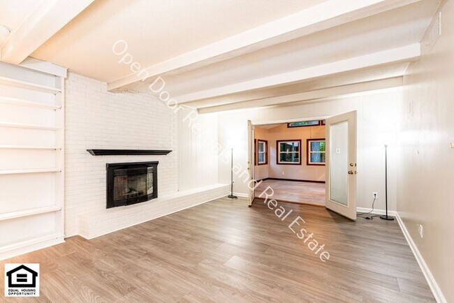 Building Photo - 9324 Saratoga Rd