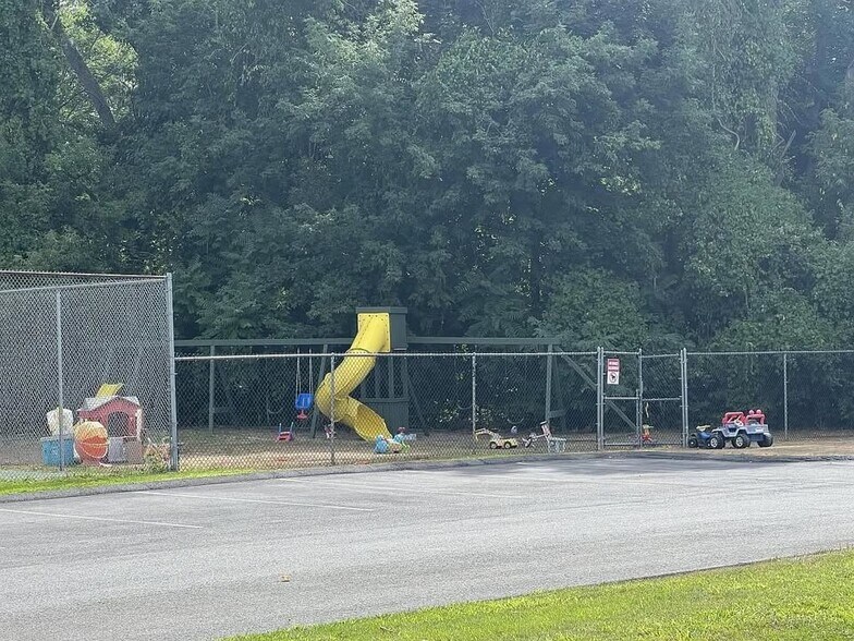 Building Photo - 20 Bryon Rd