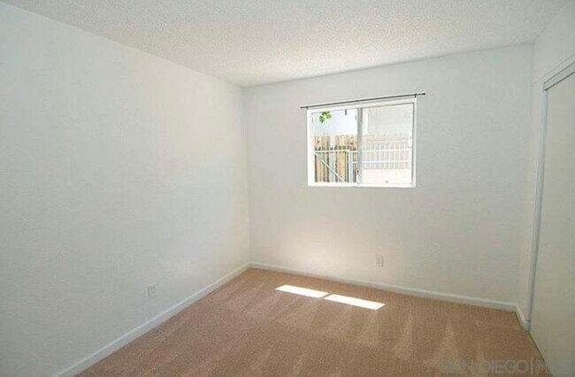 Building Photo - 5337 Groveland Dr