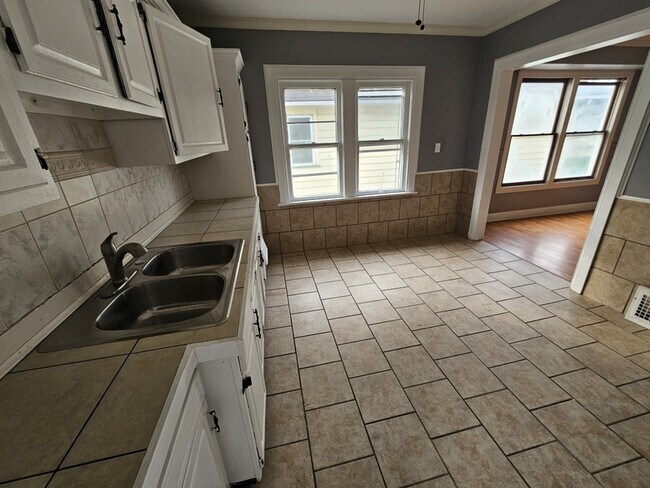 Building Photo - 10014 Sladden Ave