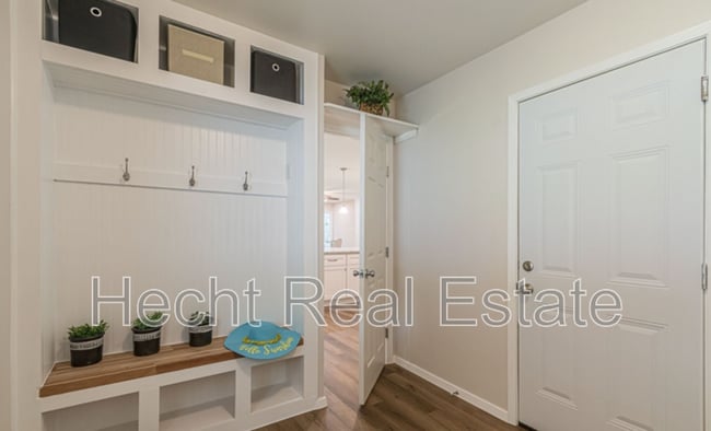 Building Photo - 157 Persia Dr