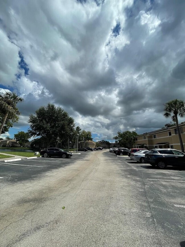 Building Photo - 9490 Palm Cir S