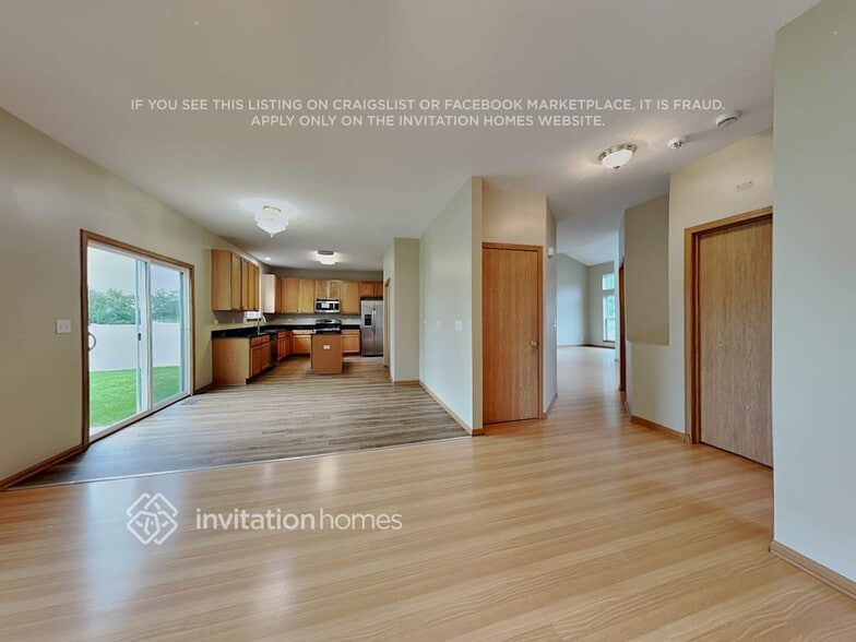 Building Photo - 10880 Grand Canyon Ave