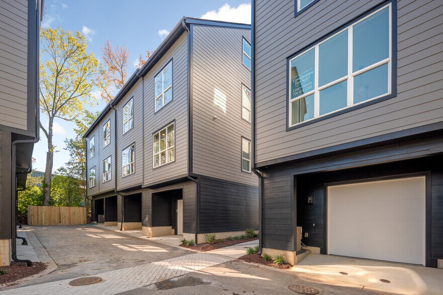Building Photo - 423 Devender Ln
