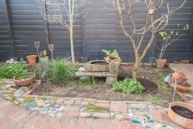 Building Photo - Elegant, Light-Filled Furnished Alameda Home with Indoor-Outdoor Living