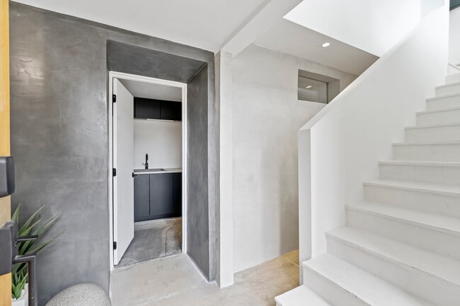 Building Photo - 4037 Penn Ave