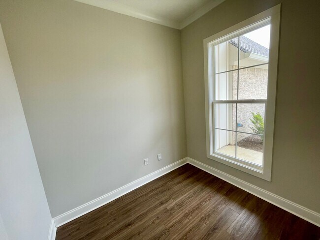 Building Photo - Stunning Germantown School District Rental with Office & Large Fenced Yard