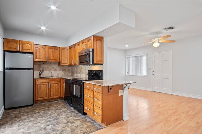 Building Photo - 2130 NE 42nd Ct