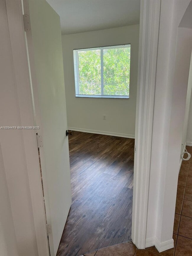 Building Photo - 2911 SE 13th Rd