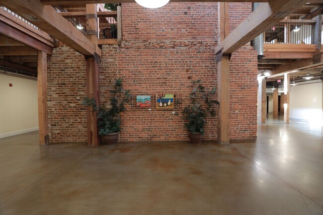 Building Photo - 815 Porter St