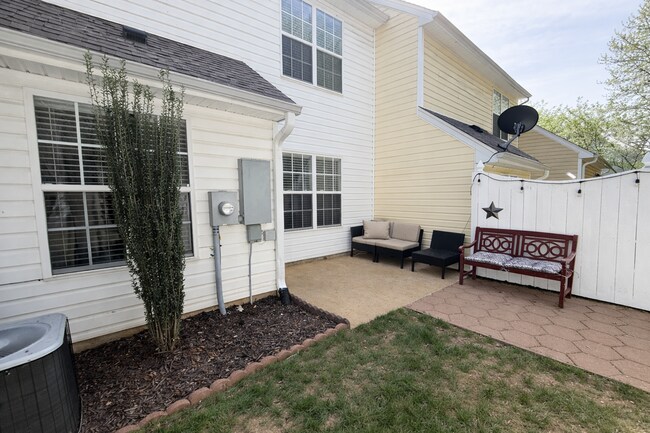 Building Photo - Beautiful 2 Bedroom, 2.5 Bath Townhome in St. Andrews at Stoney Creek – Golf Course Community, Wh...