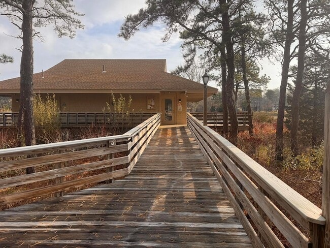 Building Photo - 225 SW Meadows