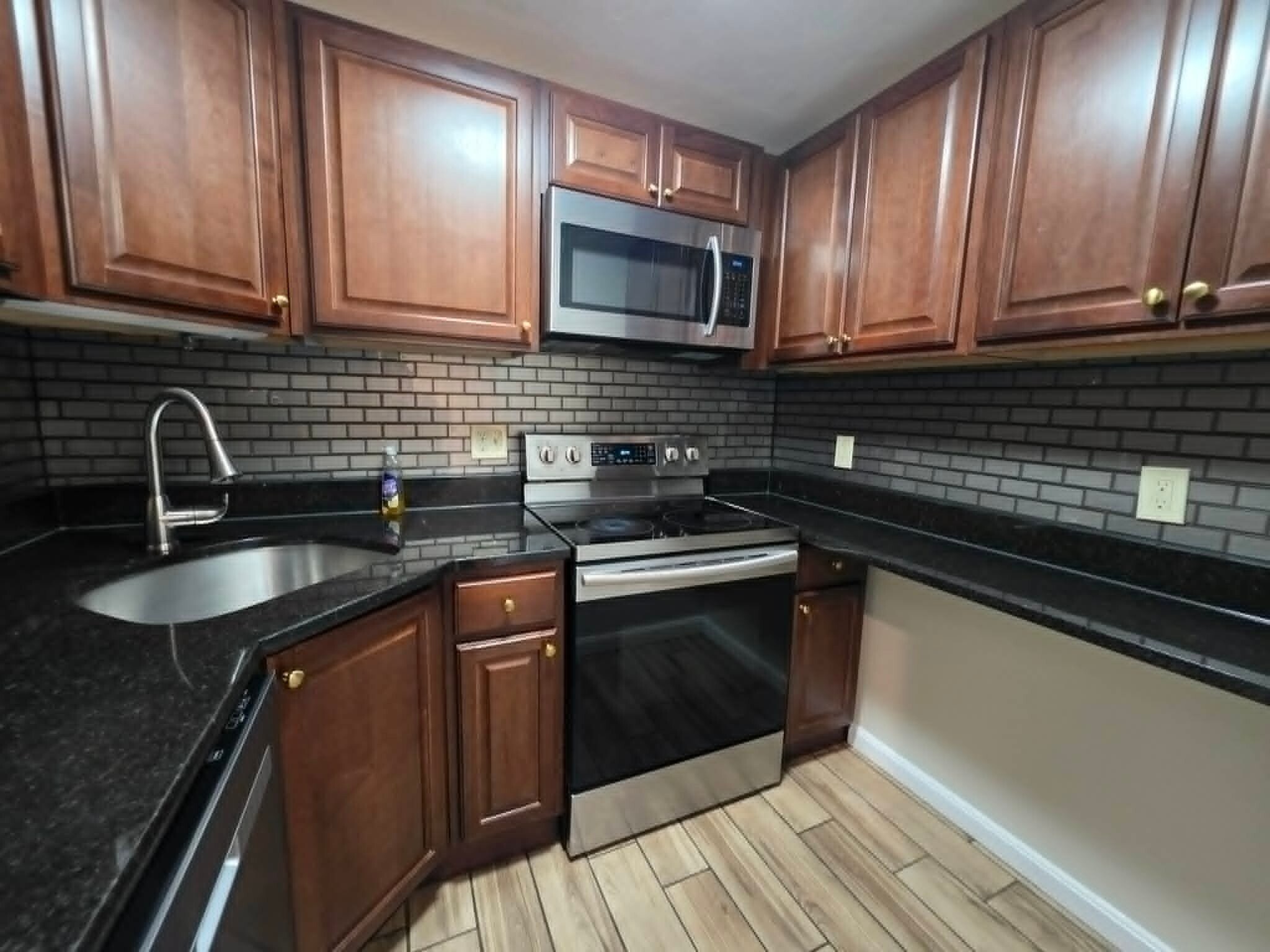 Building Photo - 230 Willard St