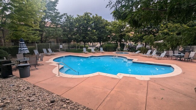 Building Photo - SUPER NICE 2-BDRM, 2-BATH MAIN LEVEL CONDO...