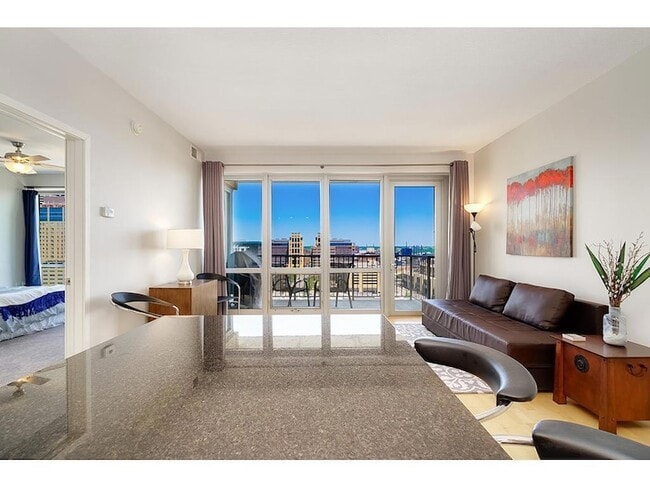 Building Photo - 929 Portland Ave