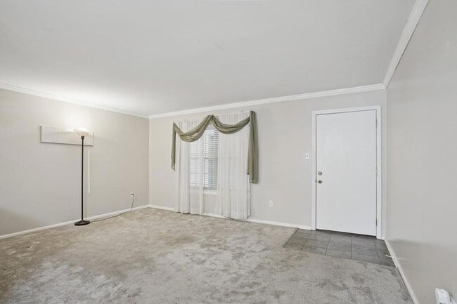 Building Photo - 2732 Whitney Pl